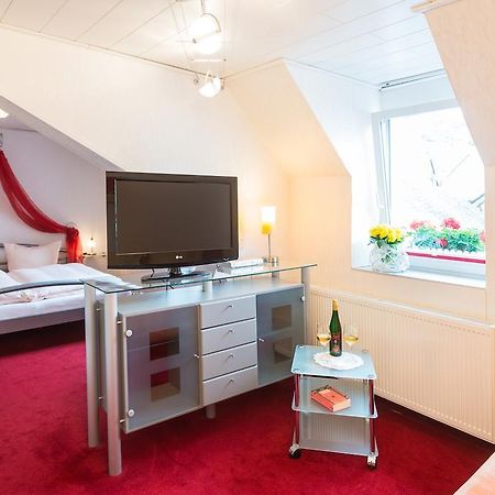 Moselromantik-Hotel Zum Loewen Ediger-Eller Kültér fotó