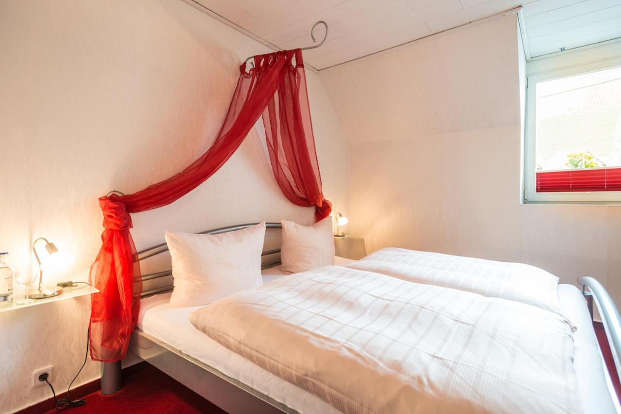 Moselromantik-Hotel Zum Loewen Ediger-Eller Szoba fotó
