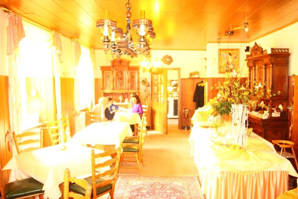 Moselromantik-Hotel Zum Loewen Ediger-Eller Szoba fotó