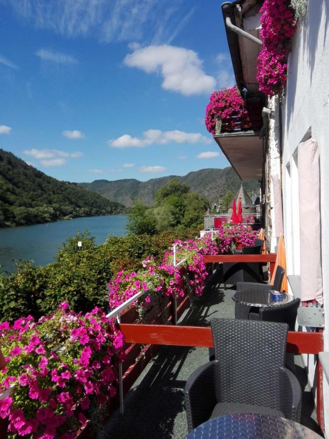 Moselromantik-Hotel Zum Loewen Ediger-Eller Kültér fotó